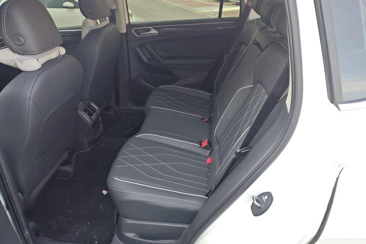 Used Volkswagen Tiguan L 2025 Model, Outstanding Version, 300TSI Automatic Two-Wheel Drive Longteng Edition