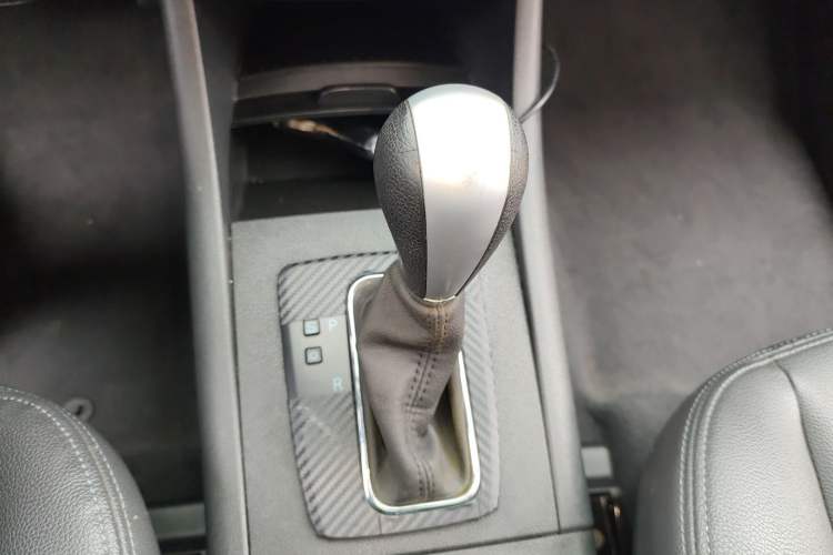 Used BAIC Senova X65 2015 2.0T Automatic Elite Model Gear Lever