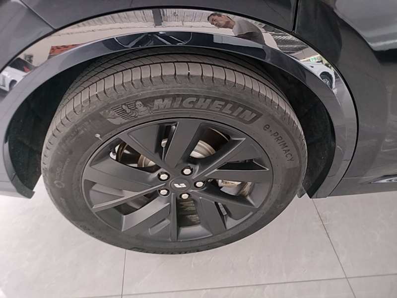 Used Li Auto L8 2023 Pro Model — 25