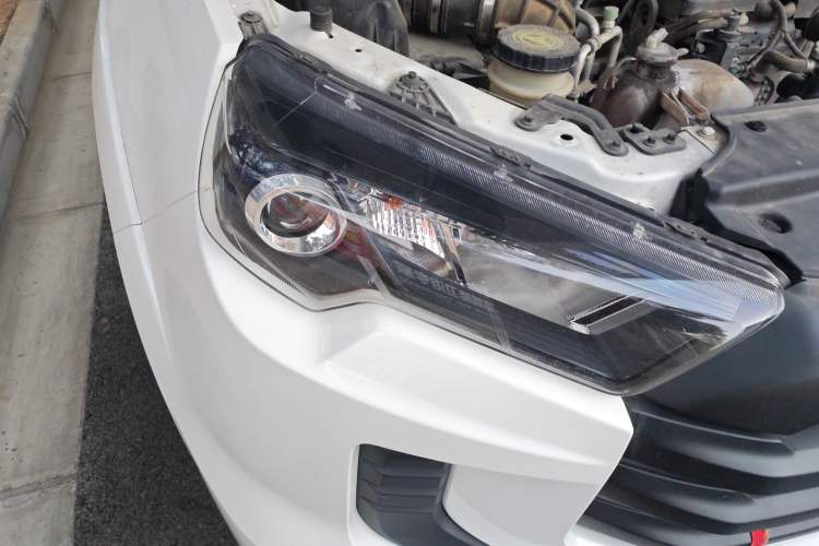 Used JMC Baodian 2023 2.5T Diesel Two-Wheel Drive Comfort Edition Standard Wheelbase JX4D25A6L Right Front Headlight