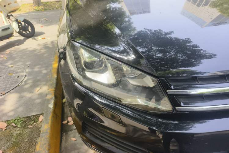 Used Volkswagen Touareg 2011 3.0 TDI Diesel High-End Model Right Front Headlight