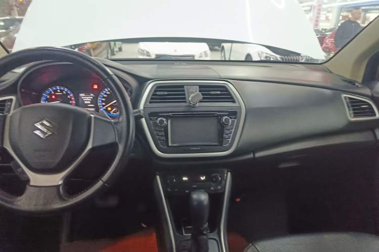 Used Suzuki S-Cross 2014 1.6L CVT Two-Wheel Drive Elite Version
