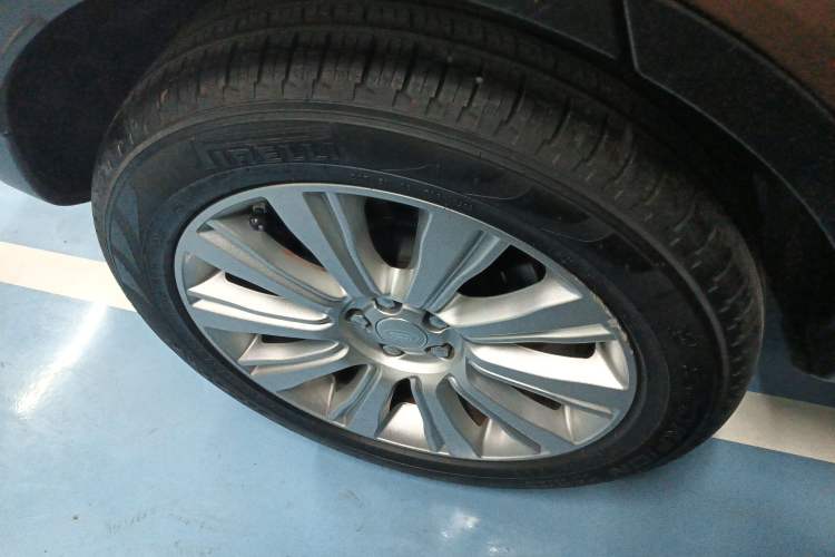 Used Land Rover Range Evoque 2015 2.0T Five-Door Zhiyao Edition Right Rear Wheel Hub