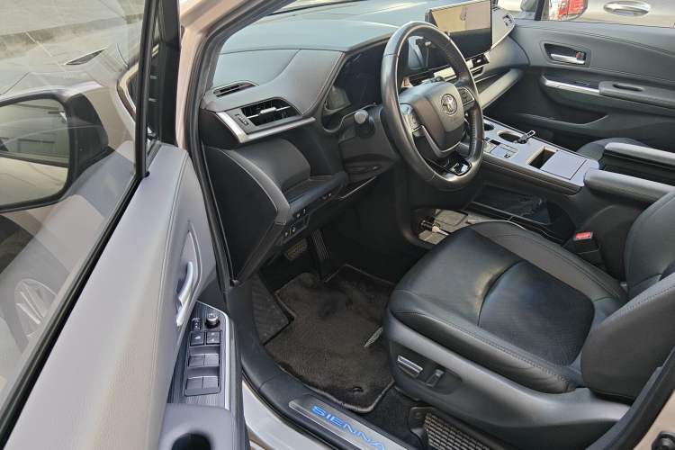 Used Toyota Sienna 2021 2.5L Hybrid Premium Edition