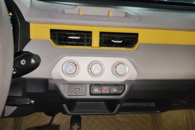 Used Chery QQ Ice Cream 2022 170km Sundae Phosphate Lithium-Ion