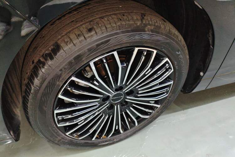 Used FORTHING Xinghai V9 2024 1.5TD 200km Qingyunti Series Flagship Edition Left Front Wheel Hub