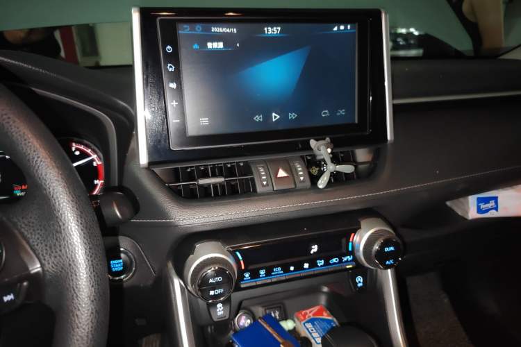 Used Toyota RAV4 2020 2.0L CVT Two-Wheel Drive Fashion Edition Audio And AC Panel