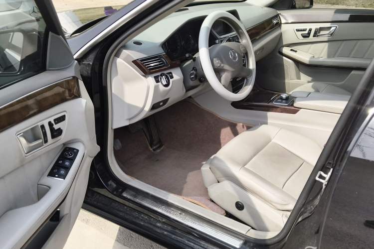 Used Mercedes-Benz E-Class 2013 E 260 L CGI Elegant Model
