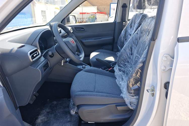 Used Wuling Hongguang New Energy 2025 Extended-Range Hybrid 50 km Standard Version Left Front Seat