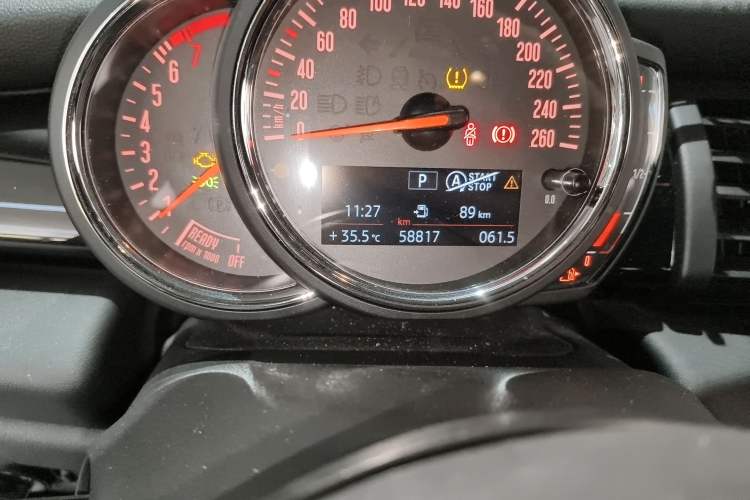 Used MINI 2018 1.5T COOPER Classic Edition Five-Door Version Odometer Close Up