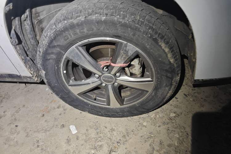 Used Haval M6 2017 1.5T Automatic Two-Wheel Drive Elite Model Right Front Wheel Hub