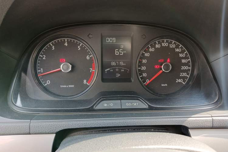 Used Volkswagen Lavida 2013 1.6L Manual Fashion Edition Odometer Close Up