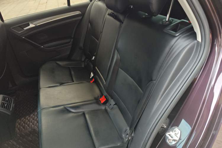 Used Volkswagen Golf 2015 1.4TSI Automatic Comfort Model Left Rear Seat