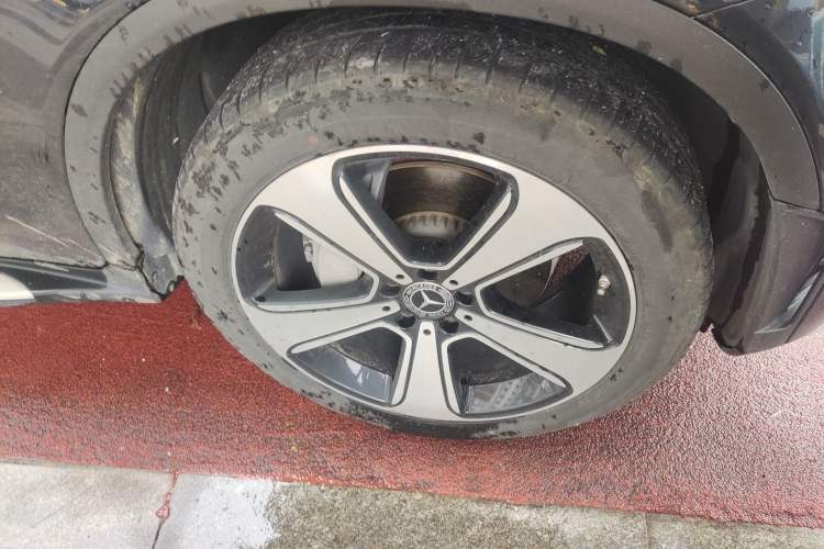 Used Mercedes-Benz GLC 2020 Facelifted GLC 300 L 4MATIC Luxury Edition Right Front Wheel Hub