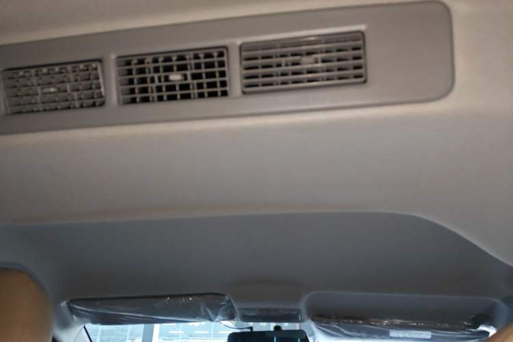 Used JAC Refine M3 2025 PLUS 1.8L Manual Smart Connect Version 7/8 Seats
