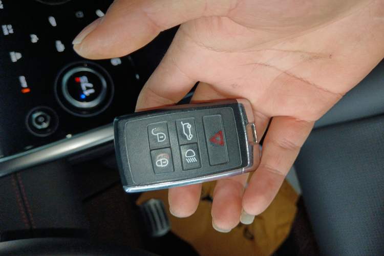 Used Land Rover Discovery Sport 2020 249 PS R-Dynamic Performance Edition Interior 1