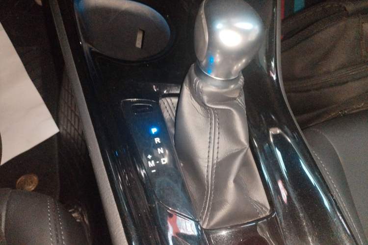 Used Toyota IZOA 2018 2.0L Yichi Version China VI Standard Gear Lever