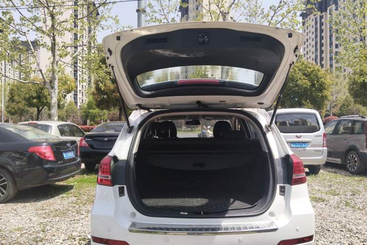 Used Haval H2 2016 Red Label 1.5T Manual Two-Wheel Drive Elite Model Trunk