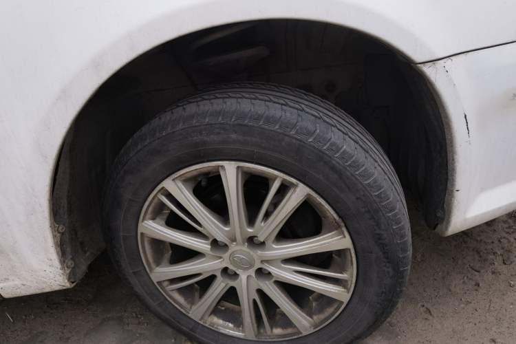 Used Soueast V3 Lingyue 2014 1.5L Manual Entry-Level Version Right Front Wheel Hub