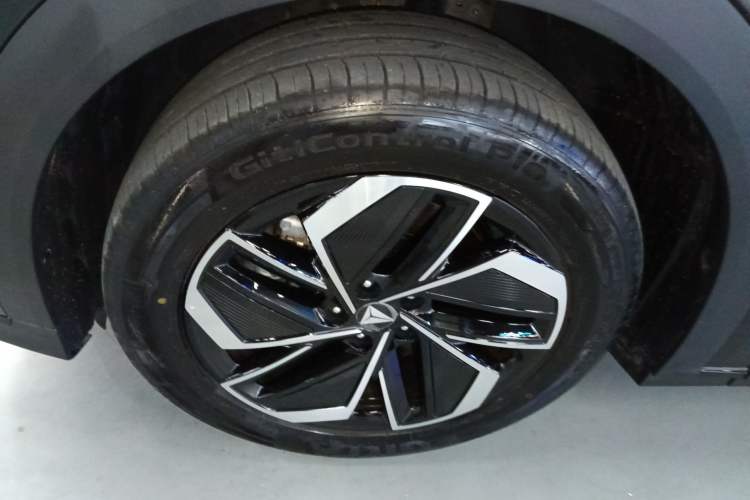 Used Deepal S07 2026 230Ultra with Huawei Qiankun ADS SE Edition Left Front Wheel Hub