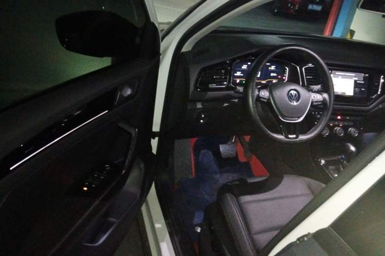 Used Volkswagen T-ROC 2022 280TSI DSG Two-Wheel Drive Comfort PLUS
