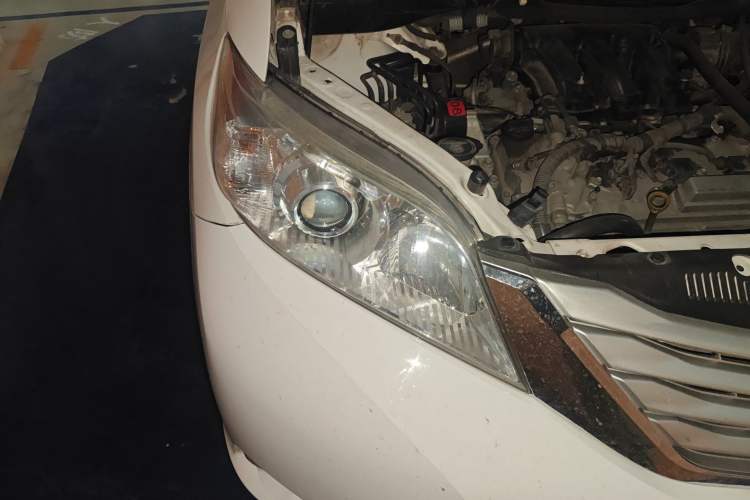 Used Toyota SIENNA  Right Front Headlight