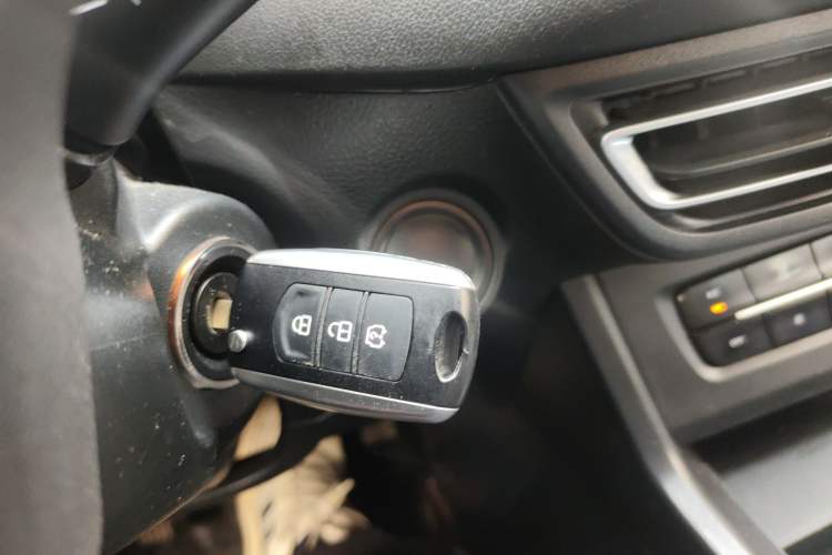 Used Dongfeng Fengon S560 2022 1.5T Manual Urban Model
