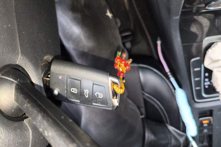 Used Volkswagen Golf 2017 1.6L Automatic Comfort Million-Vehicle Anniversary Edition
