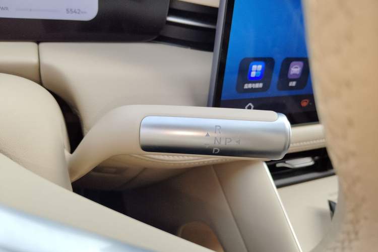 Used Hima AITO M5 2025 Extended-Range Ultra All-Wheel-Drive Version Gear Lever