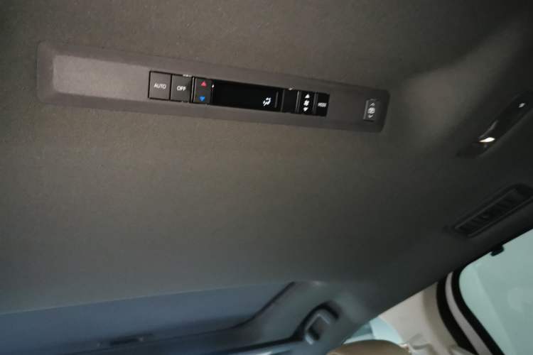 Used Toyota Granvia 2023 2.5L Hybrid Prestige PLUS Edition