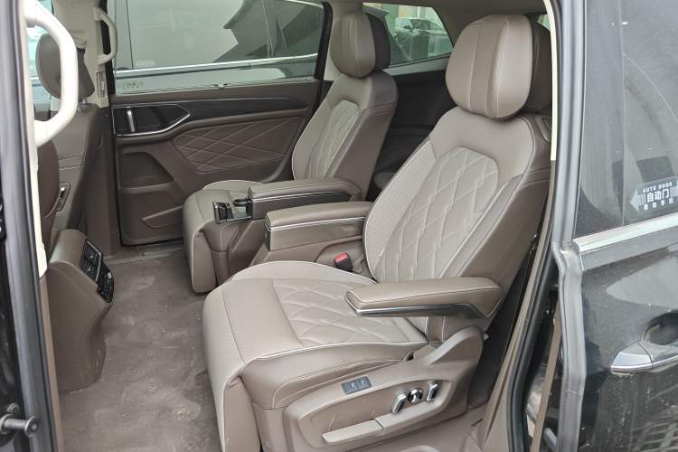 Used Volkswagen Viloran 2024 380TSI Premium Edition Left Rear Seat