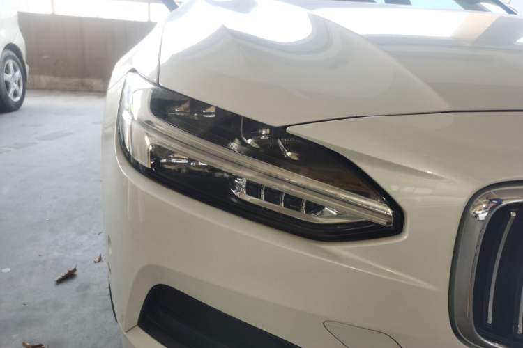 Used Volvo S90 2018 T4 Zhiyuan Edition Right Front Headlight