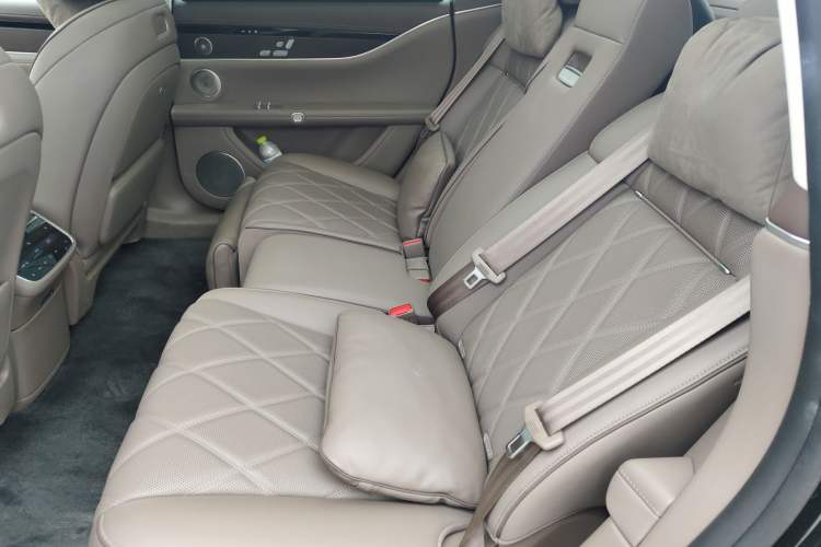 Used Hima Stelato S9 2025 Extended-Range Ultra Left Rear Seat