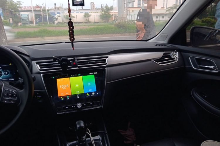 Used Roewe i5 2020 1.5L Automatic 4G Connect Luxury Flagship Edition Audio And AC Panel