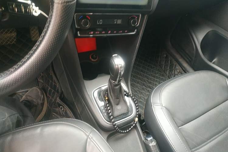 Used Volkswagen Polo 2014 1.6L Automatic Luxury Edition Gear Lever