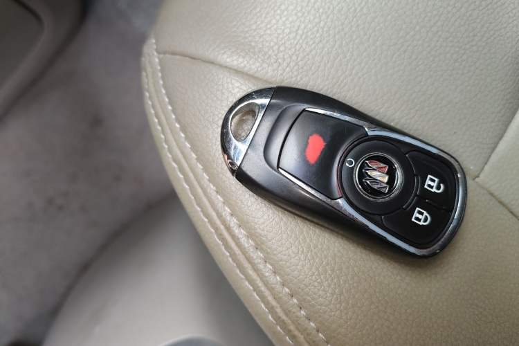 Used Buick GL8 2022 Land Cruiser Executive Class 652T Comfort Model Vehicle Key