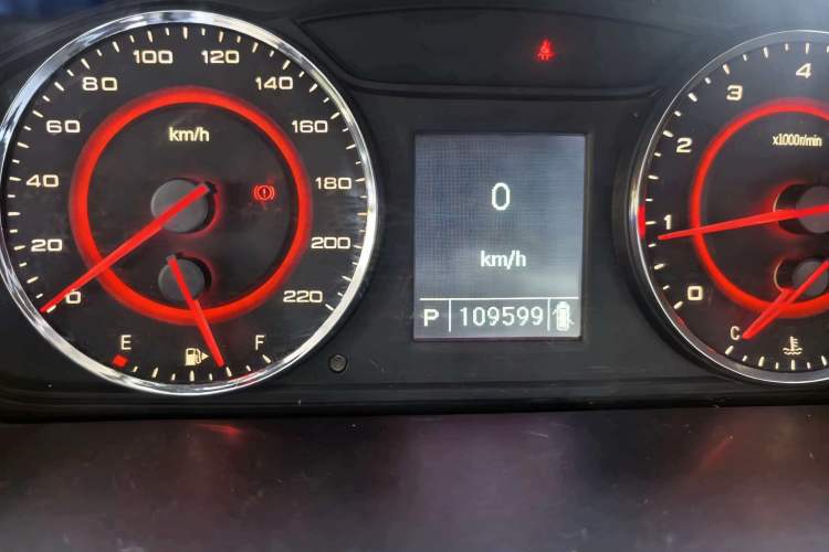 Used SAIC MAXUS G10 2014 2.0T Automatic Executive Edition