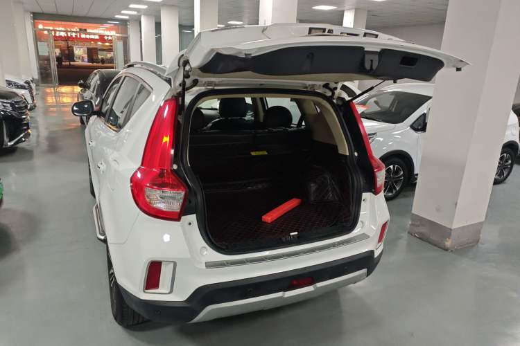 Used Geely Auto Vision X6 2016 1.8L Manual Luxury Model