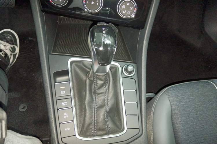 Used Volkswagen Sagitar 2025 Facelift 200TSI DSG Flyover Edition Gear Lever