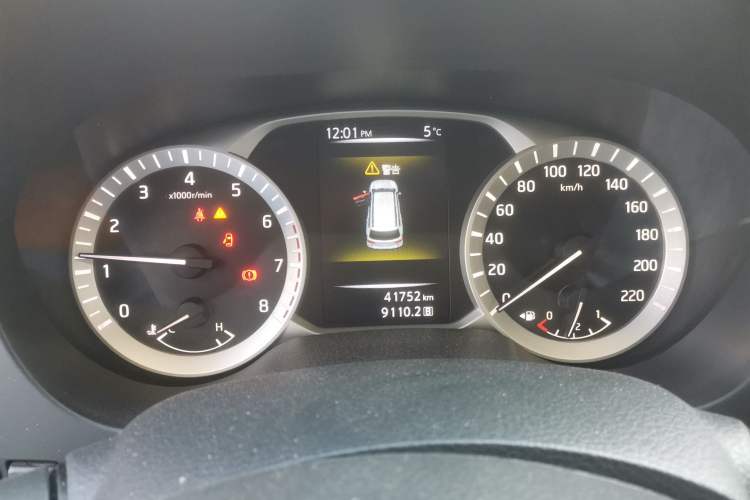 Used Nissan Terra 2020 2.5L XE Manual Two-Wheel-Drive Elite Edition