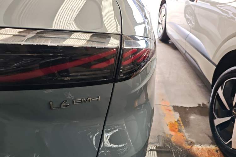 Used Geely Galaxy L6 2025 EM-i 140km Long-Range Version
