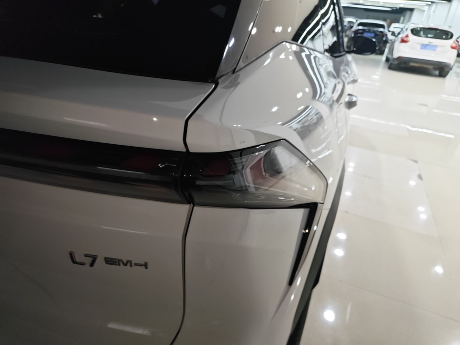 Geely Galaxy L7 2025 EM-i 115km Exploration+ Edition — снимка 9
