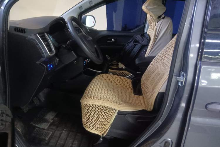 Used Jinbei Gold Hiace M Classic 2022 1.5L Engineering Lion Passenger Vehicle 5 Seats