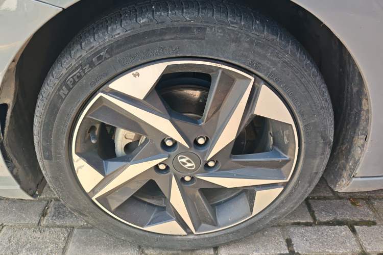 Used Hyundai Elantra 2021 1.5L CVT LUX Prestige Edition Left Front Wheel Hub