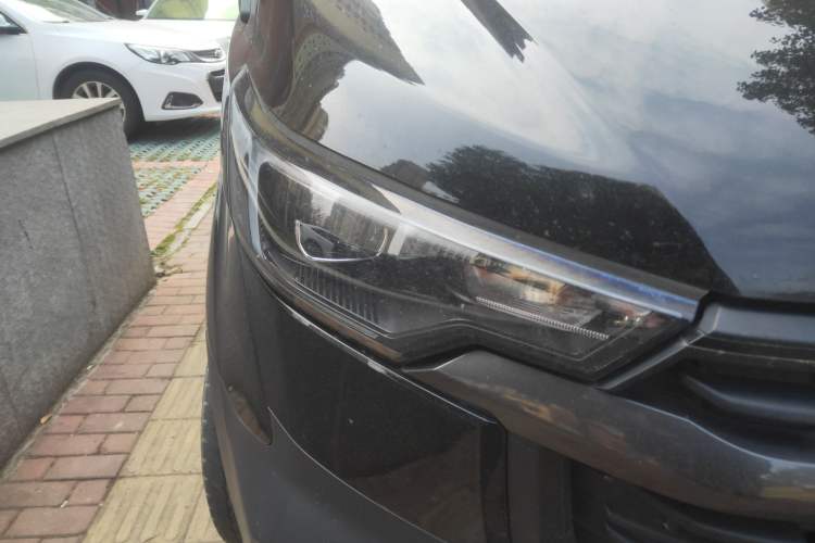 Used Ford Transit 2023 2.0T Diesel Automatic Multi-Function Commercial Vehicle Short Wheelbase Low Roof 5/6 Seats
