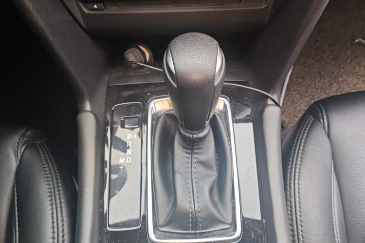 Used Mazda 3 Axela 2017 Sedan 1.5L Automatic Luxury Model Emission Standard China V Gear Lever