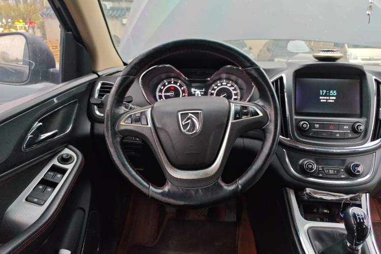 Used Baojun 560 2015 1.8L manual luxury version