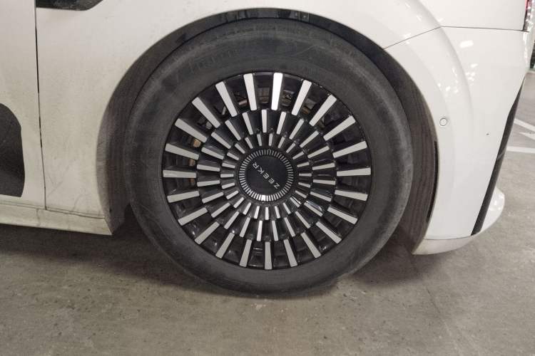 Used Zeekr 009 2022 Revised WE Version Right Front Wheel Hub