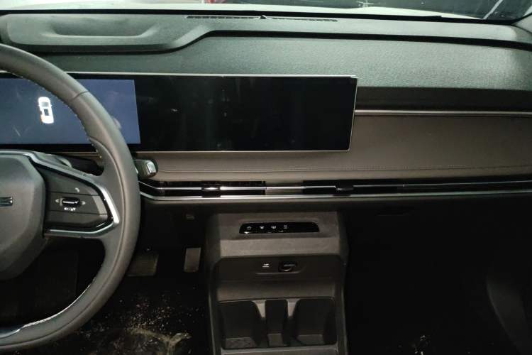 Used SAIC MAXUS Dajia 7 2024 Revised Version Super Hybrid Long-Range Edition Enjoyment Version Audio And AC Panel