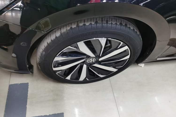 Used Volkswagen Passat 2024 380TSI Luxury Edition Left Front Wheel Hub